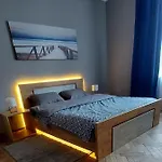 By Pa Apartman *